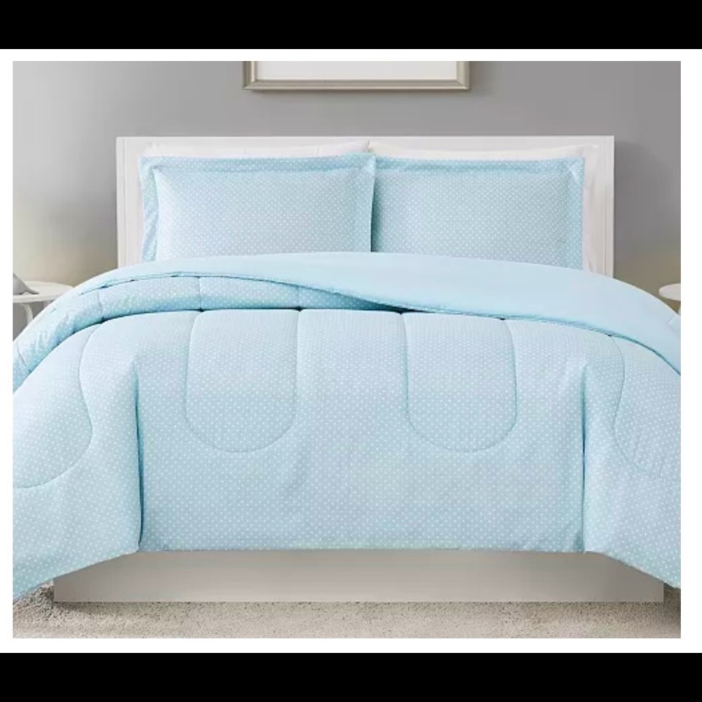 Macy’s reversible 3 piece full/queen comforter set